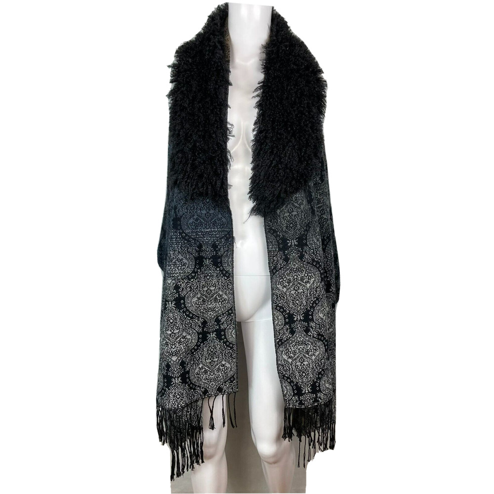 Coco + Carmen Shawl Wrap Womens OS Black Gray Print Curly Eyelash Collar